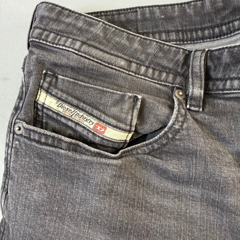 Diesel Men's Dark Gray Straight Jeans - Picture 3 of 16